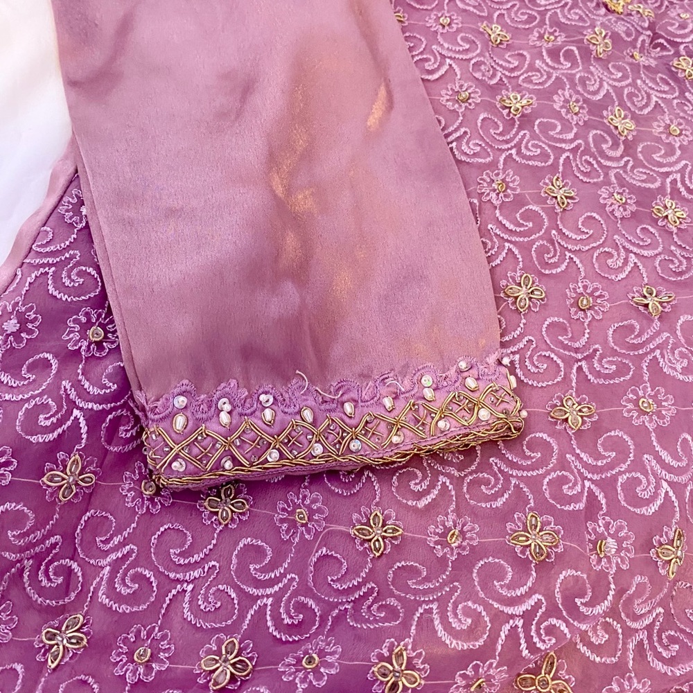 Women Indian Punjabi Pakistani Silk Salwar Kameez - Picture 4 of 4